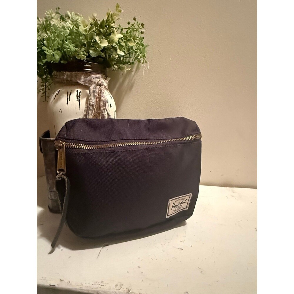 Herschel Supply Co. Black Crossbody / Waist Bag Hip Pack Polyester EUC